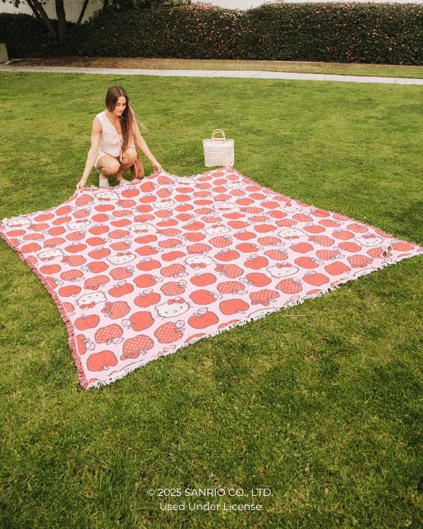 Hello Kitty? Apple - PARTY BLANKET?