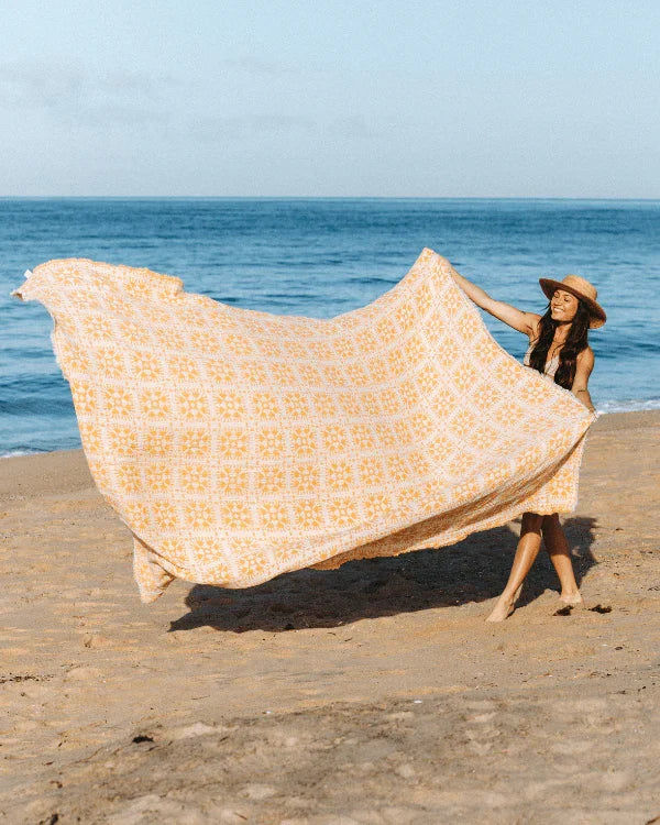 Yarrow - PARTY BLANKET?