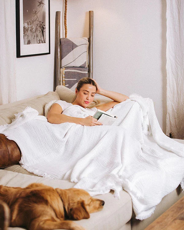 Lara White - PARTY BLANKET?
