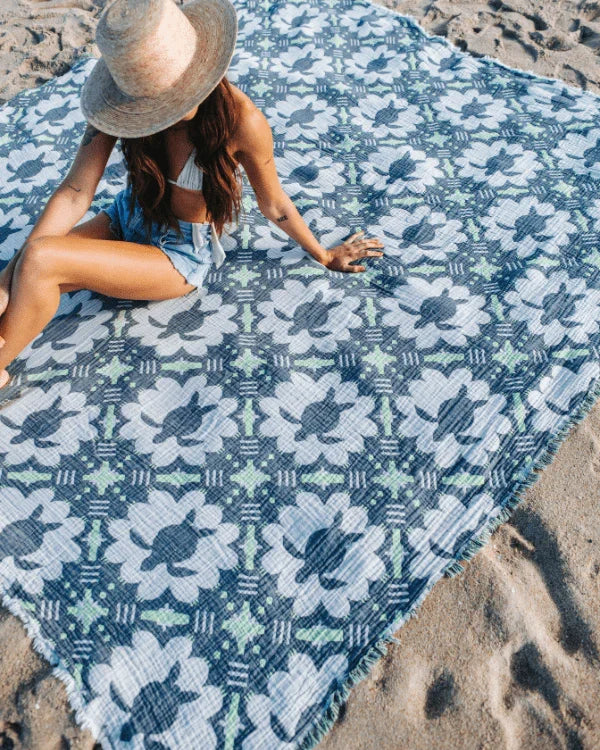 Caretta - PARTY BLANKET?