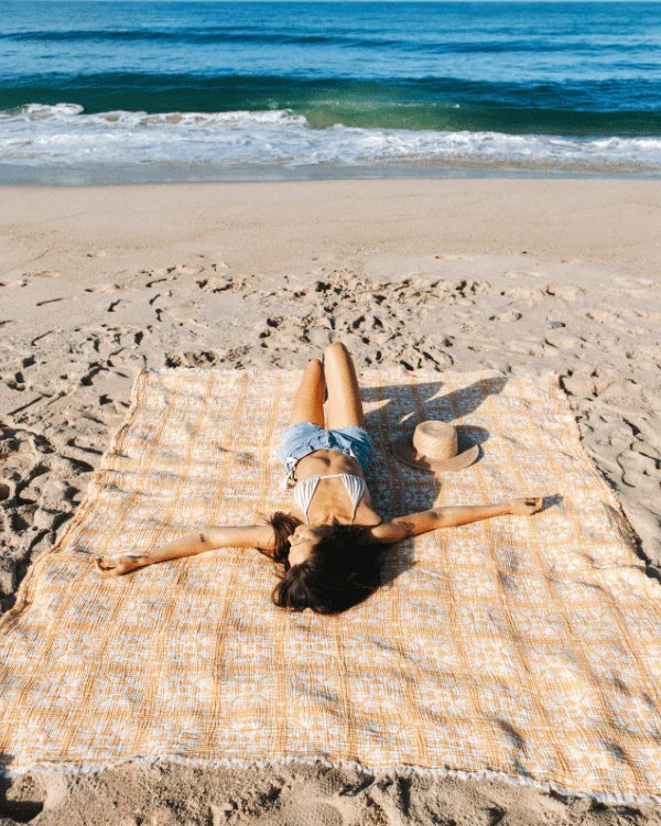 Yarrow - PARTY BLANKET?